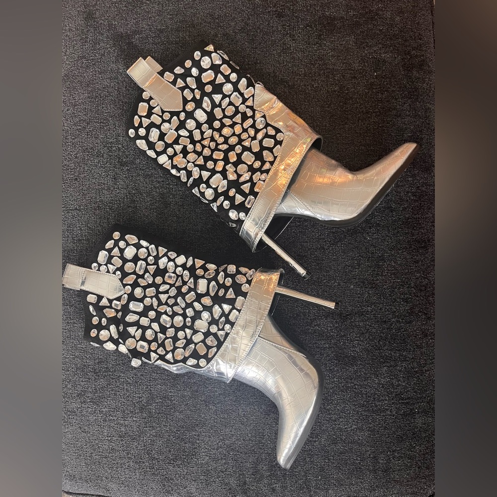 7.5 HANA silver and black over the ankle bootie w 4 inch heel